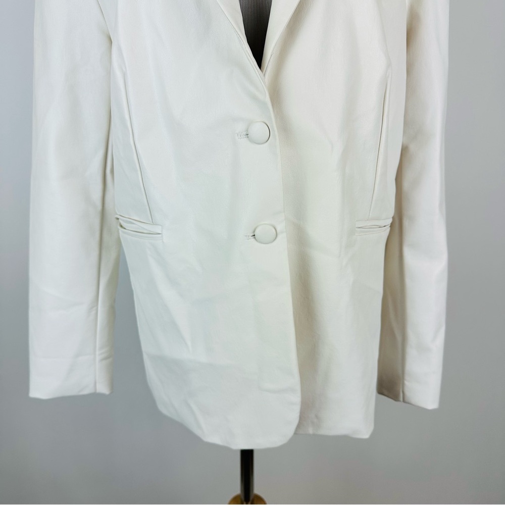 Edikted Anna White Oversized Faux Leather Blazer Size XS - Picture 4 of 16
